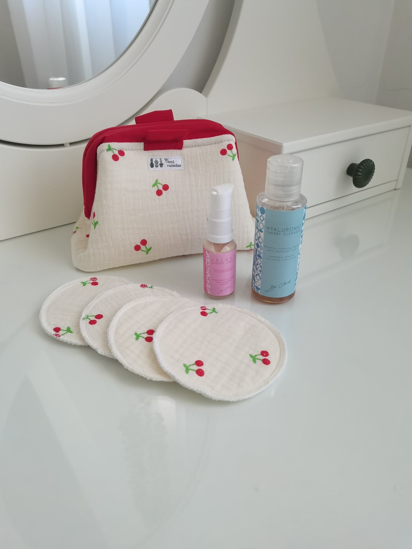 Cherry Beauty Pack – cosmética natural antioxidante con cereza en neceser reutilizable