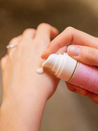 crema facial nutriviva antiedad hecha con cerezas de extremadura